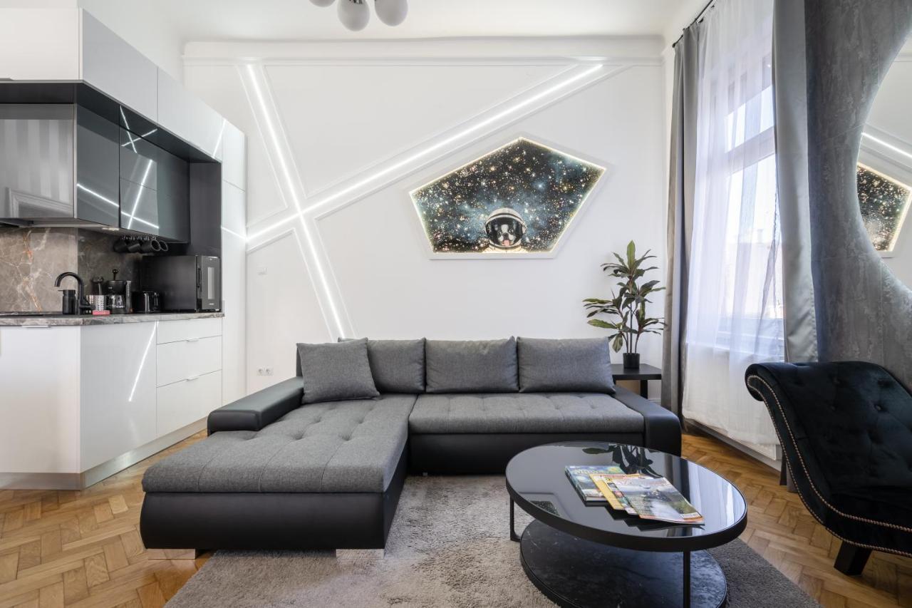 Galaxy Cube Apartment Budapest Exterior photo