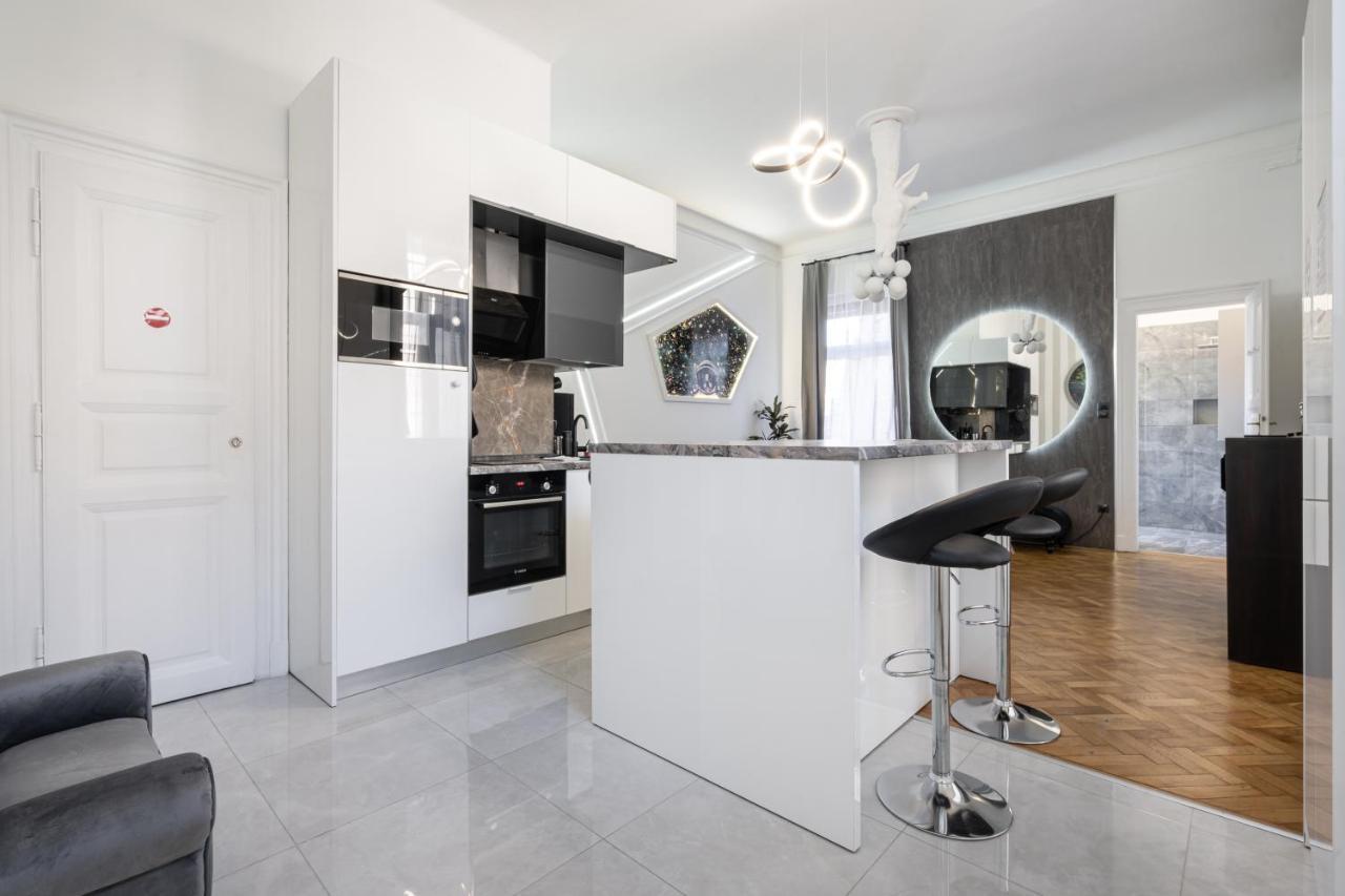 Galaxy Cube Apartment Budapest Exterior photo